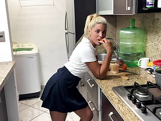 Mi Hijastra Floja Ya Hardly ever quiere Cocinar y le Ofreci un Trato a Cambio de Hardly ever Cocinar Debe de Cumplir el Deber Conyugal