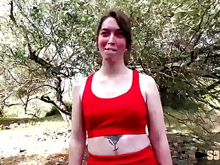 Lulu offre son cul dans un gang-bang