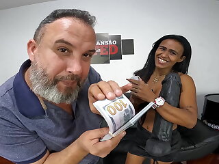 A Milf India Juju aceita o desafio de &dollar;10&period;000 dolares para enfiar o Tikinho no c&uacute;